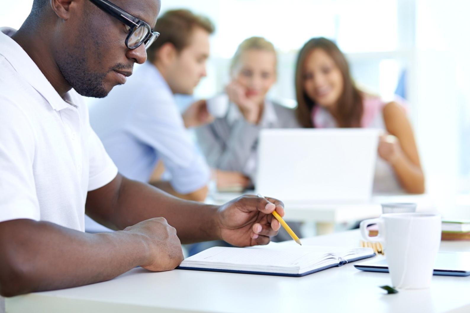 Proceso de mentoría empresarial en acción